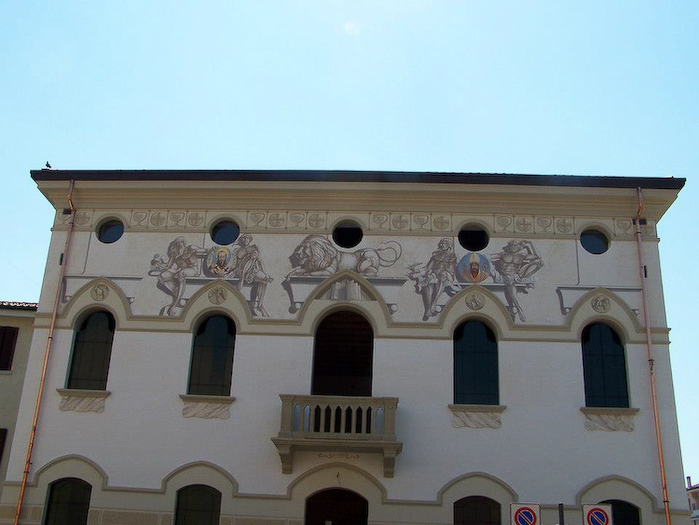 Decorazione religiosa in facciata 4 Evangelisti San Nicola San Tiziano il Leone della Trib di Giuda silicato - Canonica Motta di Livenza