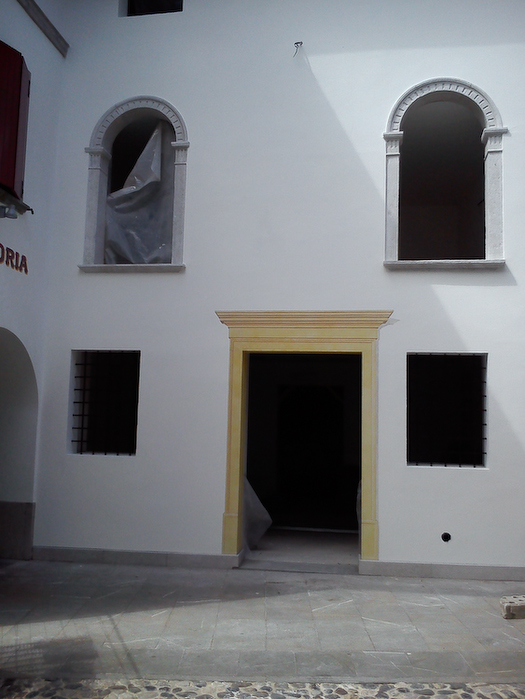 Restauro finestre in pietra d'Istria portale in trompe l'oeil - Pensione Consul Spilimbergo - Silicato